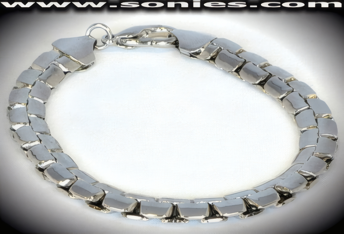 Intricate Anodized Silver Interlock Bracelet. Fits Wrists up to 7� Inches.   STYLE: SJ-08C