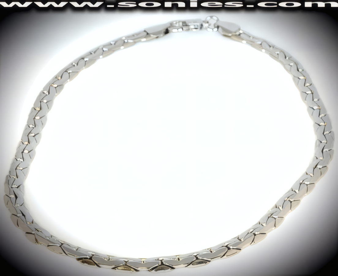 Intricate Anodized Silver Interlock Necklace. 19� Inch Length.   STYLE: SJN-08E